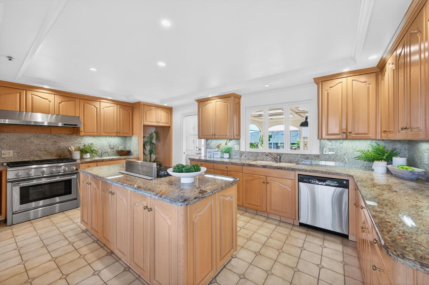 Detail Gallery Image 31 of 76 For 1822 Sebastian Dr, Burlingame,  CA 94010 - 4 Beds | 2/1 Baths