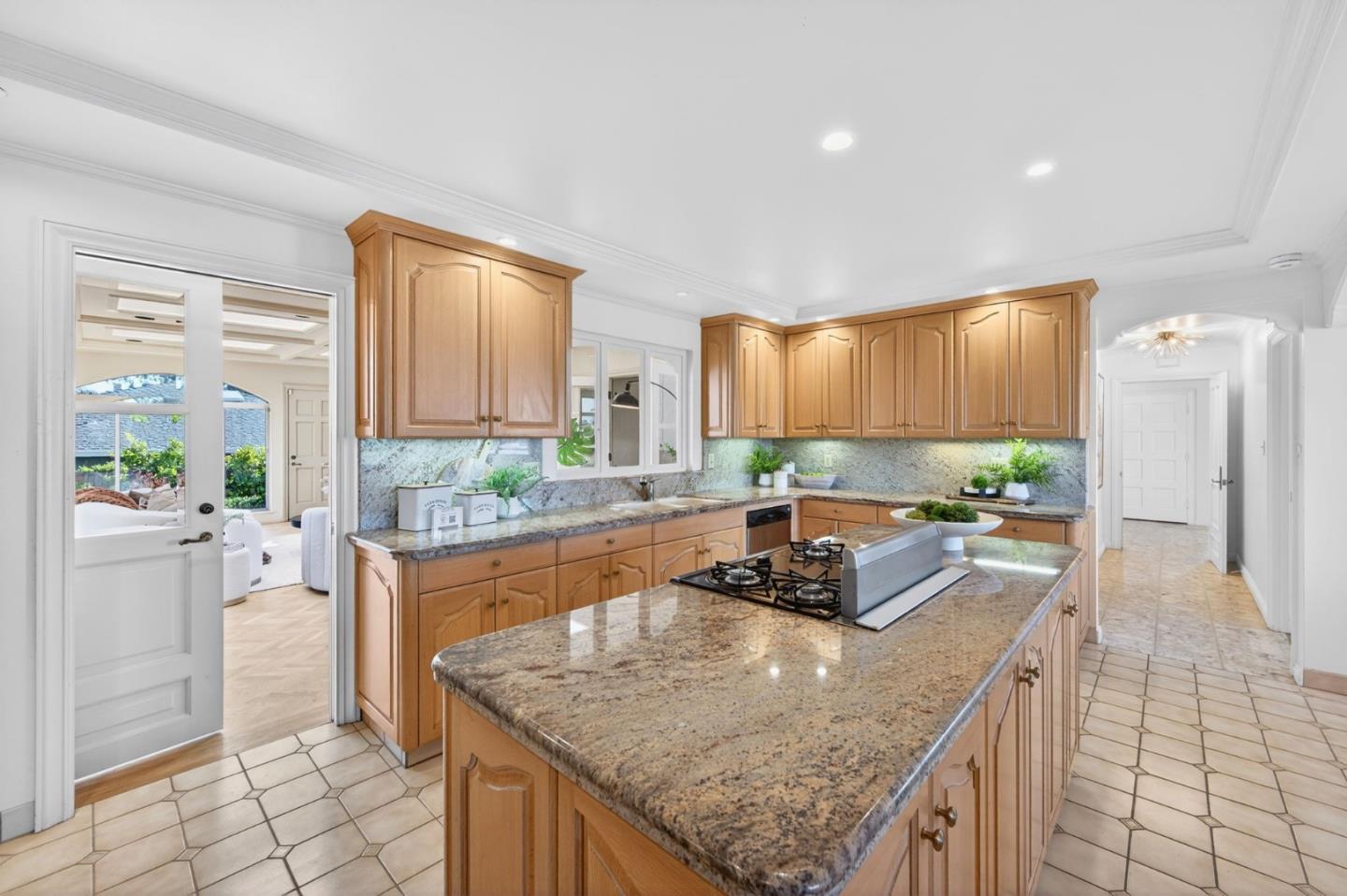 Detail Gallery Image 34 of 76 For 1822 Sebastian Dr, Burlingame,  CA 94010 - 4 Beds | 2/1 Baths