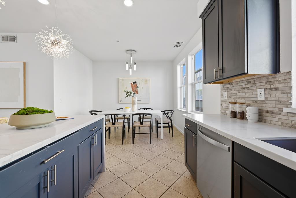 Detail Gallery Image 13 of 64 For 272 Fountain Grass Ter, Fremont,  CA 94539 - 4 Beds | 2/1 Baths