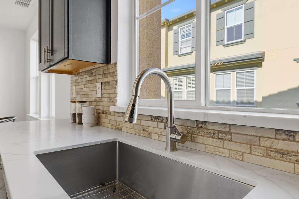 Detail Gallery Image 14 of 64 For 272 Fountain Grass Ter, Fremont,  CA 94539 - 4 Beds | 2/1 Baths