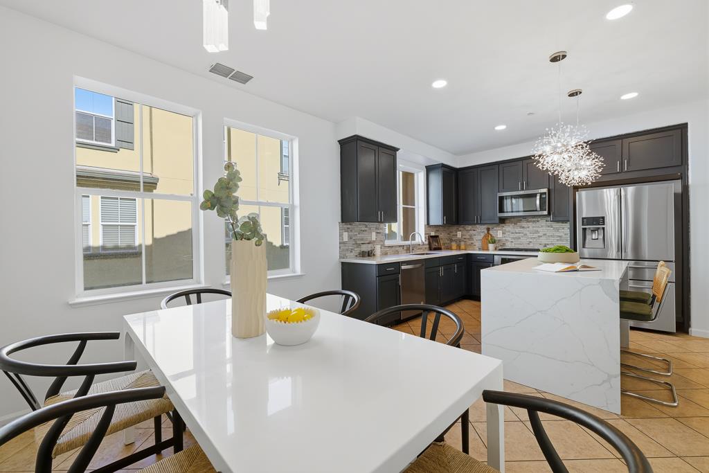 Detail Gallery Image 20 of 64 For 272 Fountain Grass Ter, Fremont,  CA 94539 - 4 Beds | 2/1 Baths