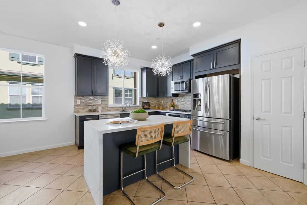 Detail Gallery Image 8 of 64 For 272 Fountain Grass Ter, Fremont,  CA 94539 - 4 Beds | 2/1 Baths