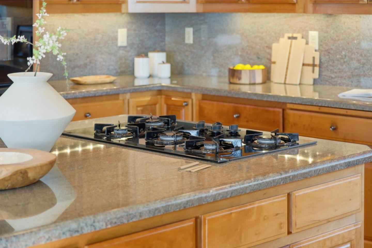 Detail Gallery Image 13 of 53 For 6357 Fairlane Dr, Oakland,  CA 94611 - 5 Beds | 4/1 Baths