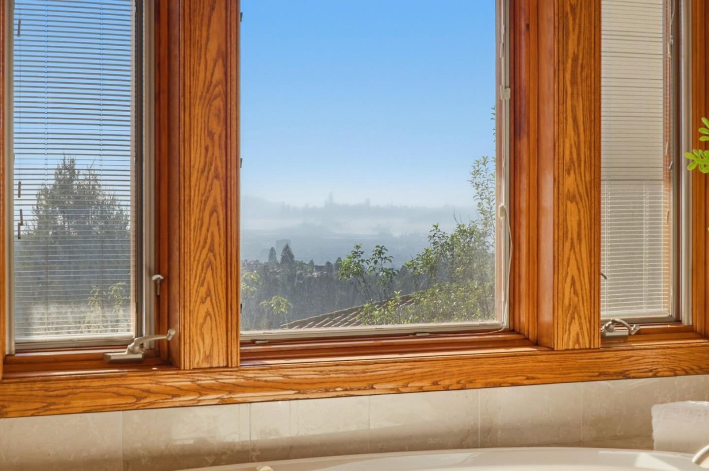 Detail Gallery Image 24 of 53 For 6357 Fairlane Dr, Oakland,  CA 94611 - 5 Beds | 4/1 Baths