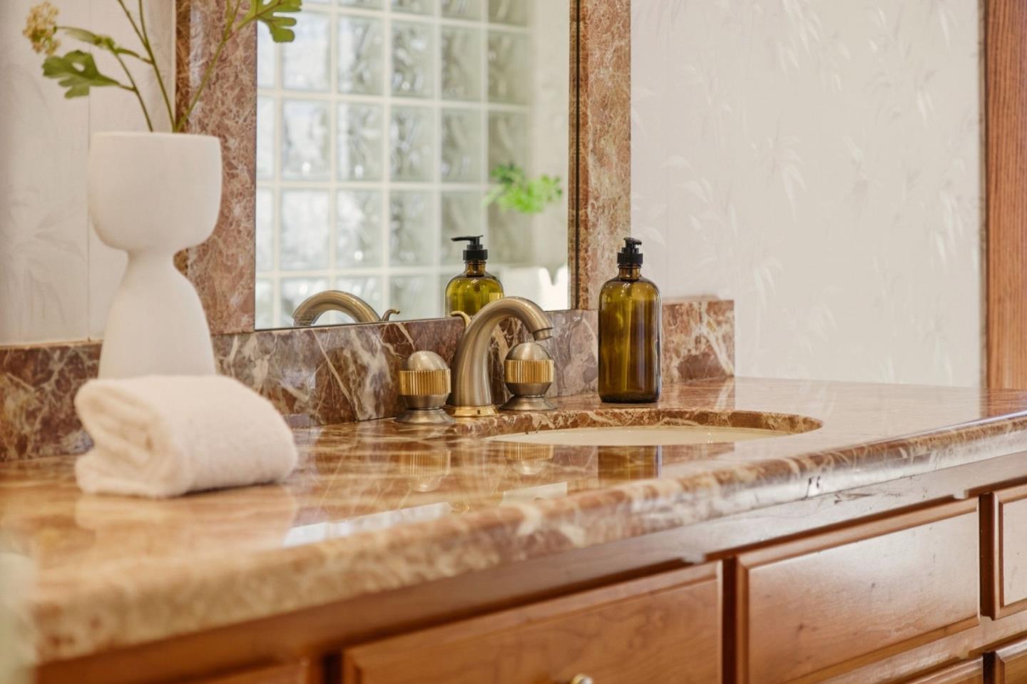 Detail Gallery Image 25 of 53 For 6357 Fairlane Dr, Oakland,  CA 94611 - 5 Beds | 4/1 Baths