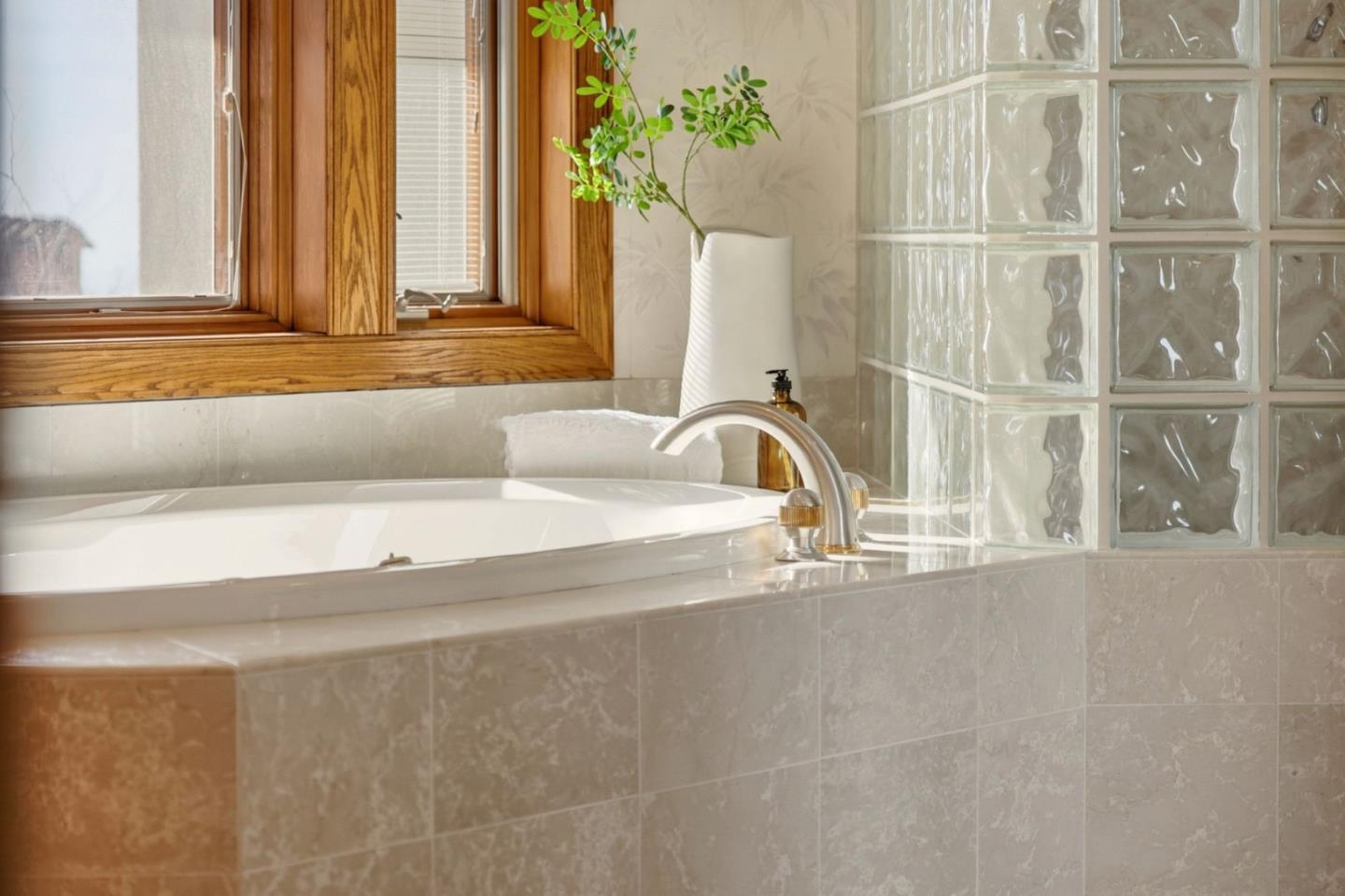 Detail Gallery Image 26 of 53 For 6357 Fairlane Dr, Oakland,  CA 94611 - 5 Beds | 4/1 Baths