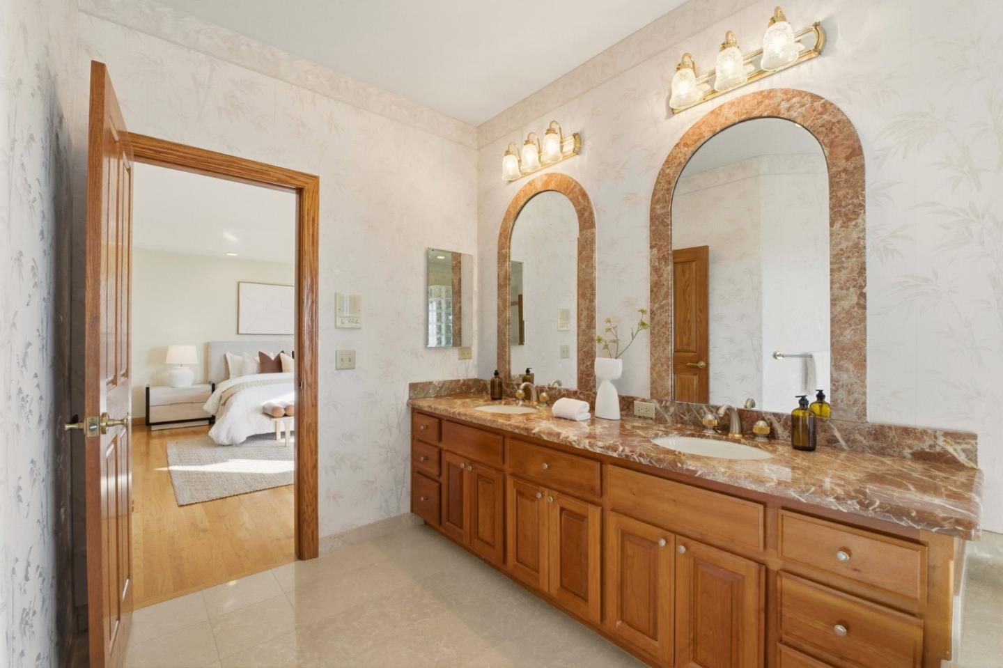 Detail Gallery Image 27 of 53 For 6357 Fairlane Dr, Oakland,  CA 94611 - 5 Beds | 4/1 Baths