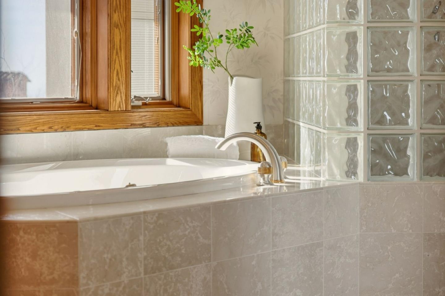 Detail Gallery Image 55 of 85 For 6357 Fairlane Dr, Oakland,  CA 94611 - 5 Beds | 4/1 Baths