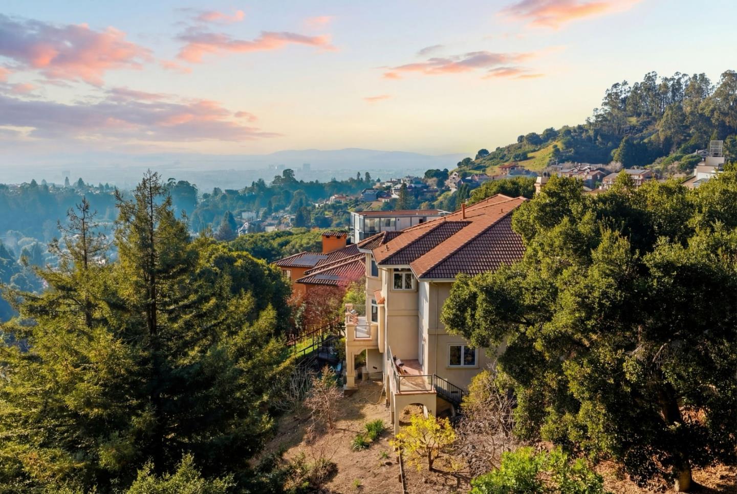 Detail Gallery Image 77 of 85 For 6357 Fairlane Dr, Oakland,  CA 94611 - 5 Beds | 4/1 Baths