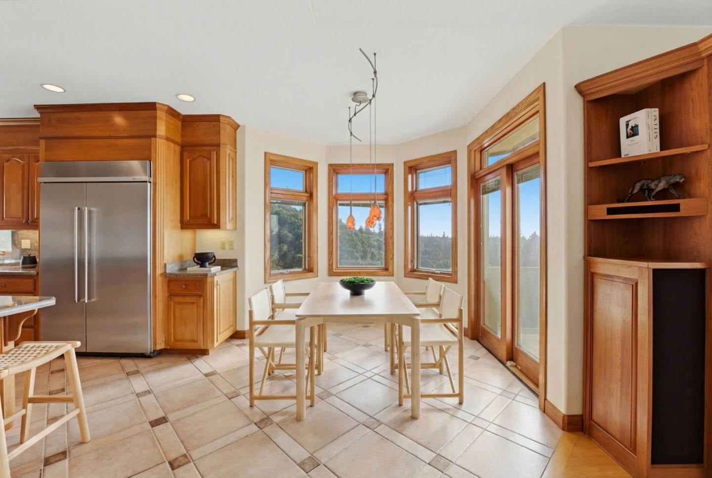 Detail Gallery Image 8 of 53 For 6357 Fairlane Dr, Oakland,  CA 94611 - 5 Beds | 4/1 Baths