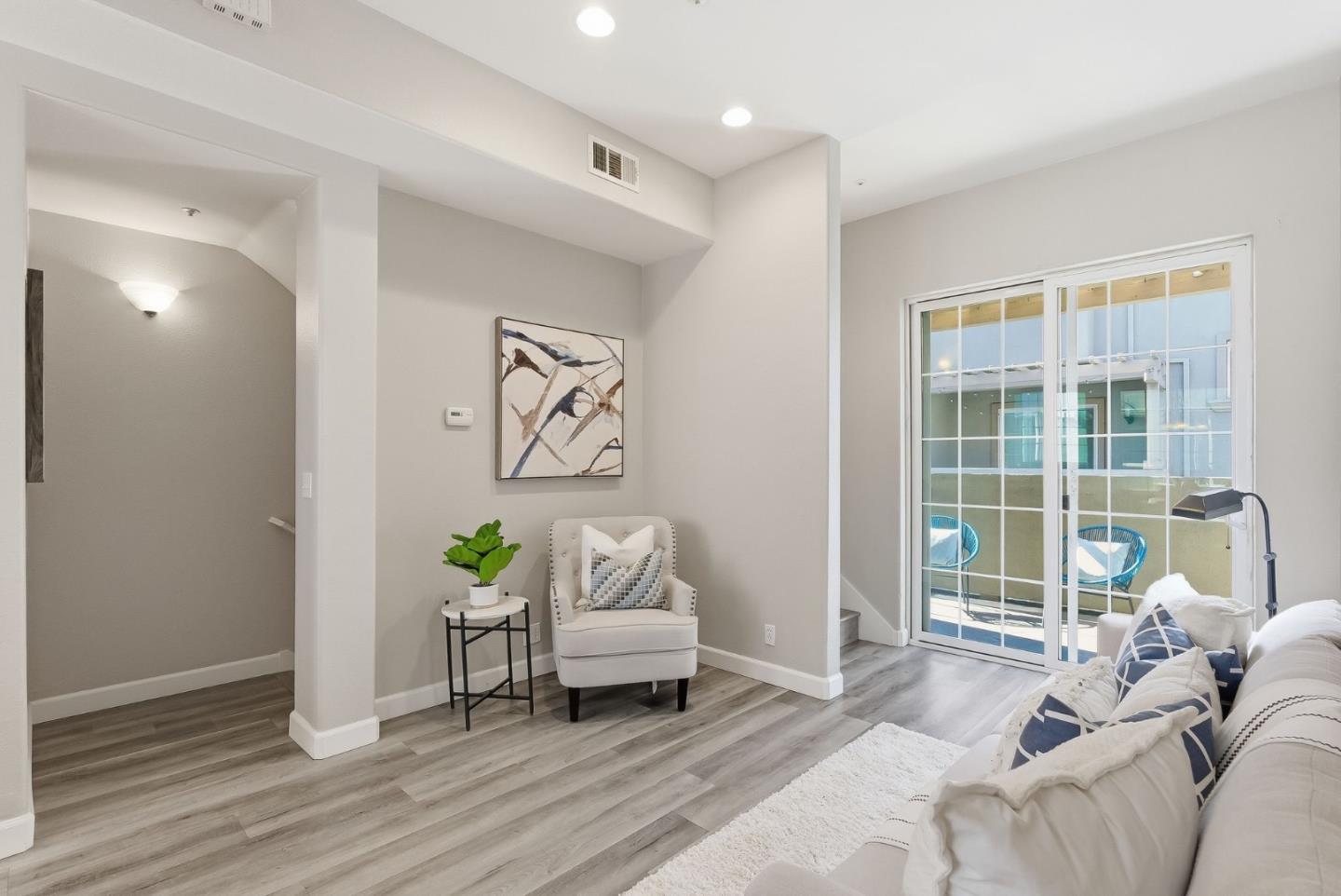 Detail Gallery Image 4 of 23 For 727 Northrup St, San Jose,  CA 95126 - 2 Beds | 2 Baths