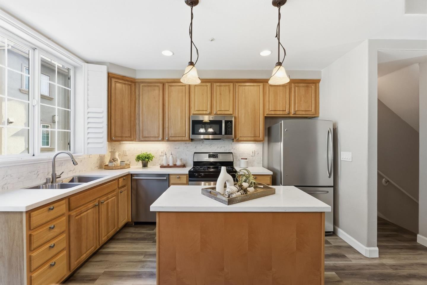 Detail Gallery Image 8 of 23 For 727 Northrup St, San Jose,  CA 95126 - 2 Beds | 2 Baths