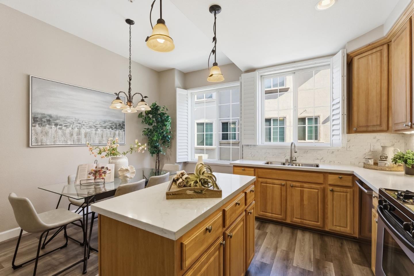 Detail Gallery Image 9 of 23 For 727 Northrup St, San Jose,  CA 95126 - 2 Beds | 2 Baths