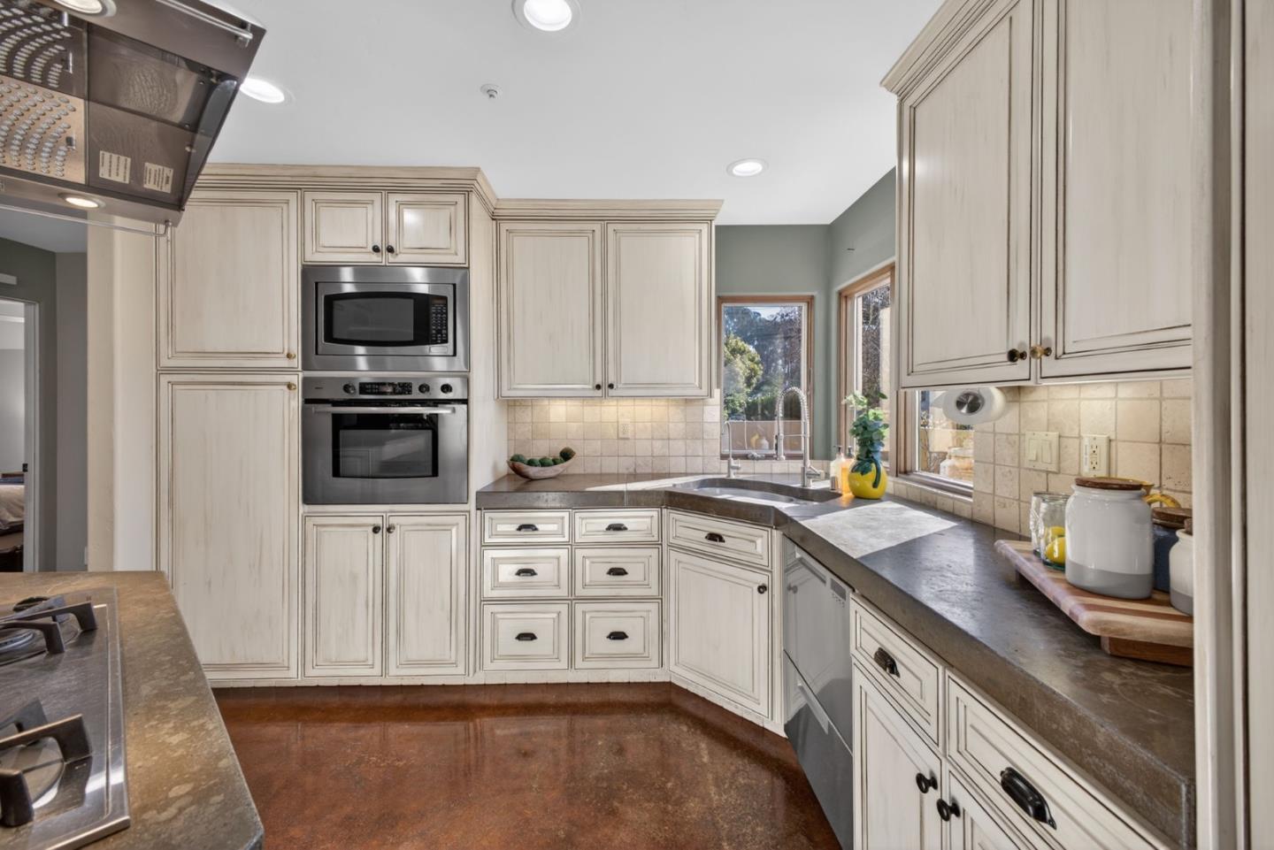 Detail Gallery Image 7 of 35 For 329 Los Altos Dr, Aptos,  CA 95003 - 3 Beds | 2 Baths