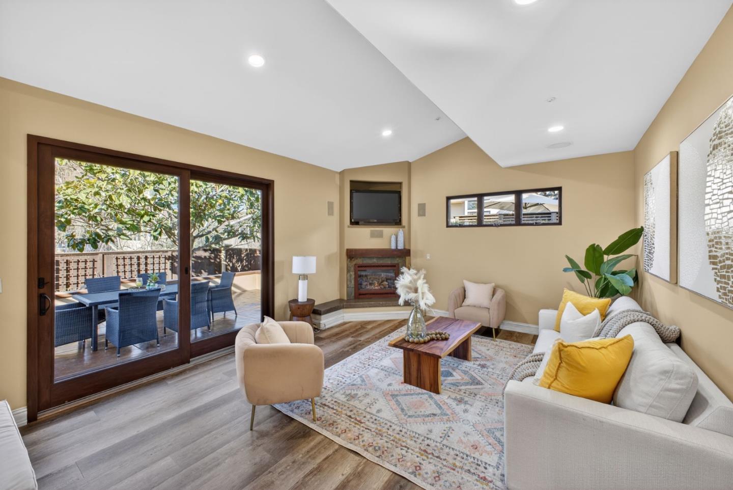 Detail Gallery Image 8 of 35 For 329 Los Altos Dr, Aptos,  CA 95003 - 3 Beds | 2 Baths