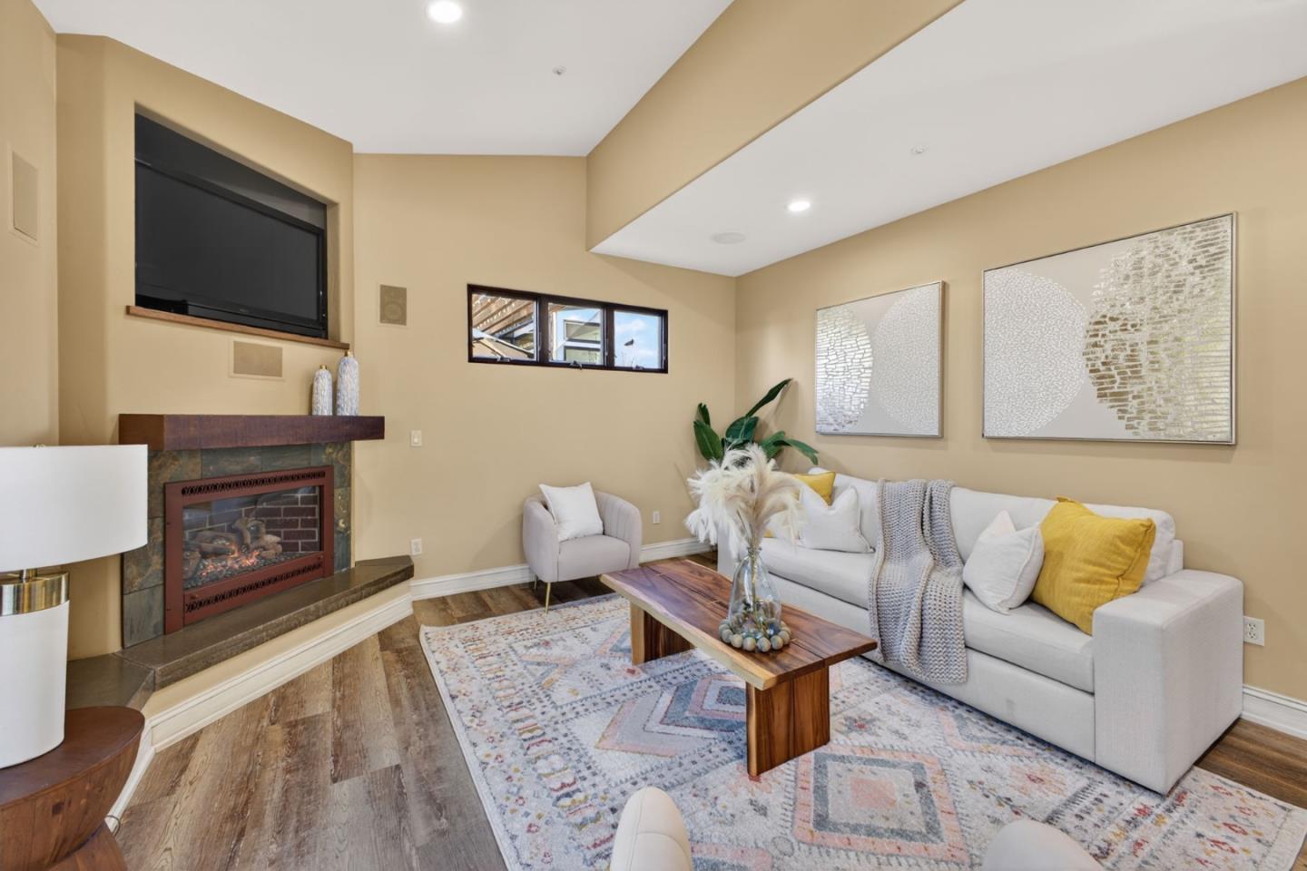 Detail Gallery Image 9 of 35 For 329 Los Altos Dr, Aptos,  CA 95003 - 3 Beds | 2 Baths