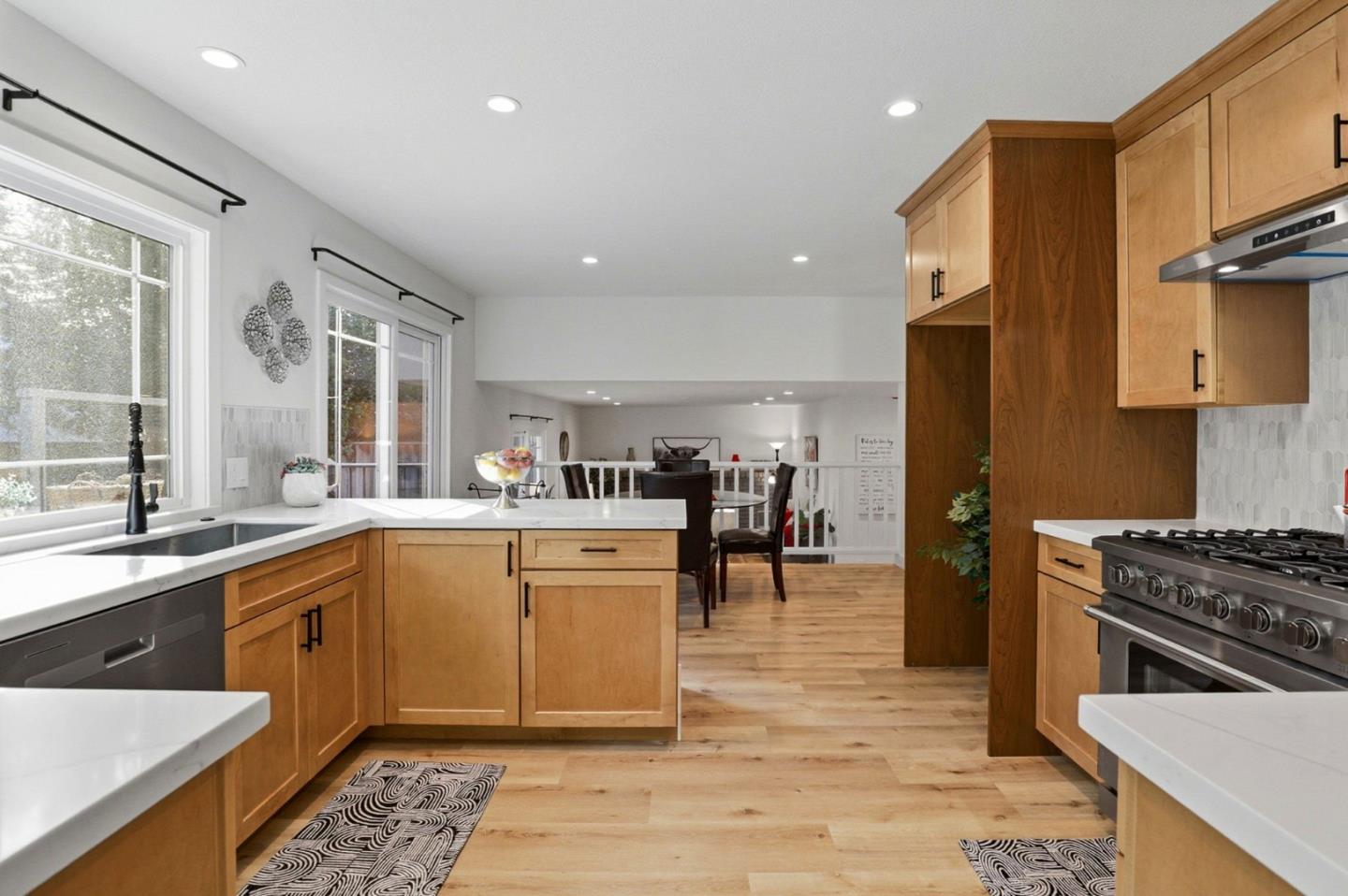 Detail Gallery Image 10 of 45 For 750 W 9th St, Gilroy,  CA 95020 - 4 Beds | 2/1 Baths