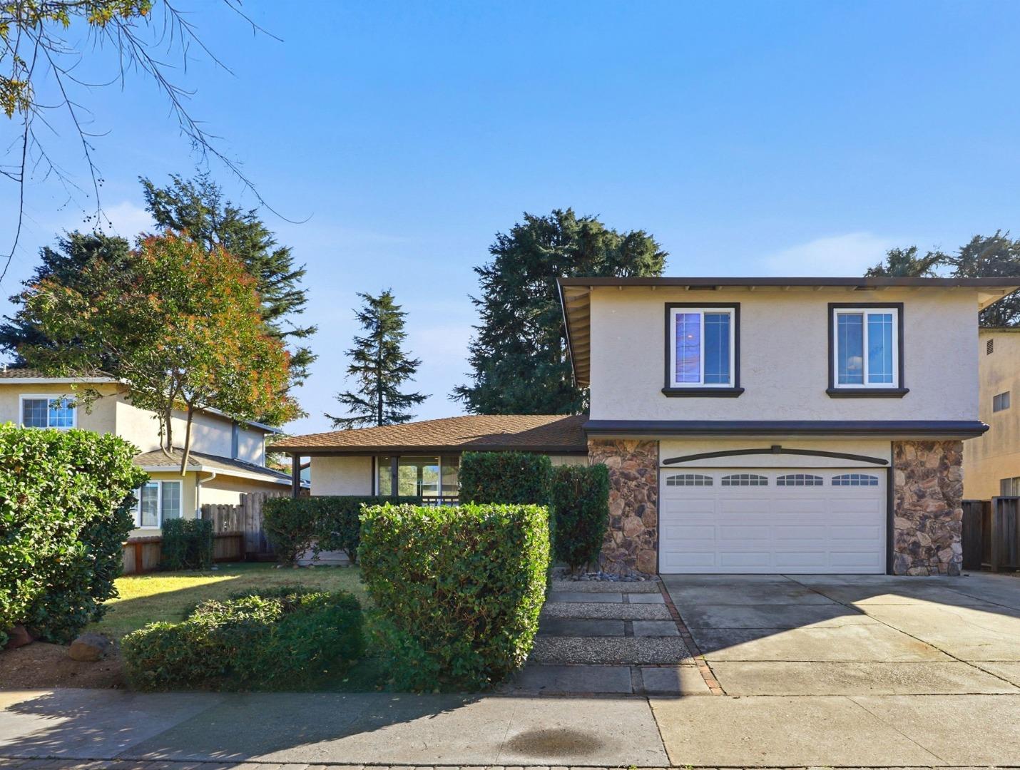 Detail Gallery Image 2 of 45 For 750 W 9th St, Gilroy,  CA 95020 - 4 Beds | 2/1 Baths