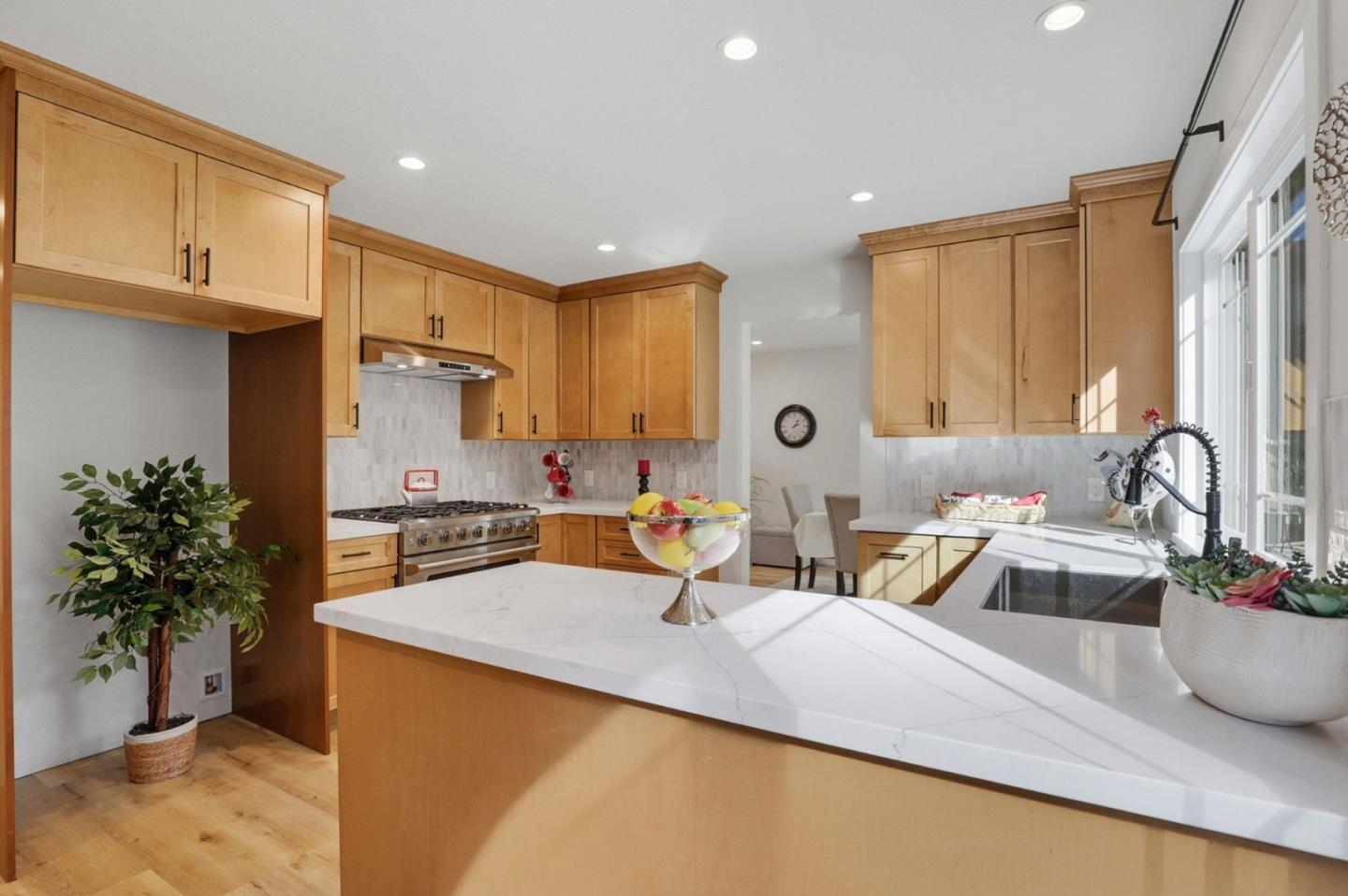 Detail Gallery Image 7 of 45 For 750 W 9th St, Gilroy,  CA 95020 - 4 Beds | 2/1 Baths