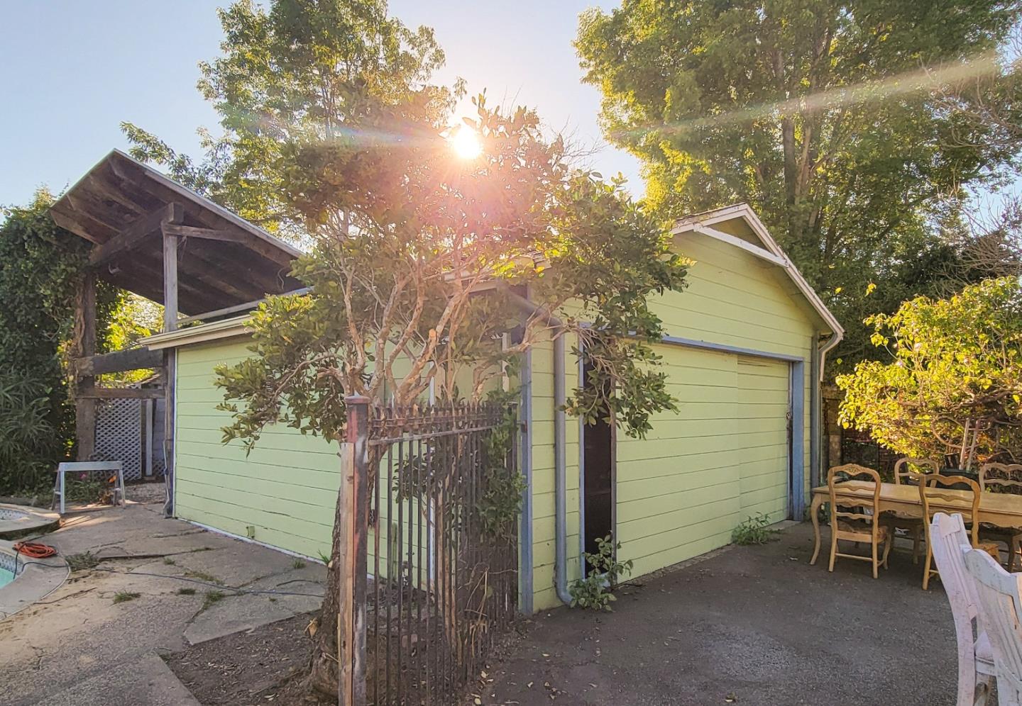 Detail Gallery Image 6 of 12 For 233 Van Ness Ave, Santa Cruz,  CA 95060 - 4 Beds | 3 Baths