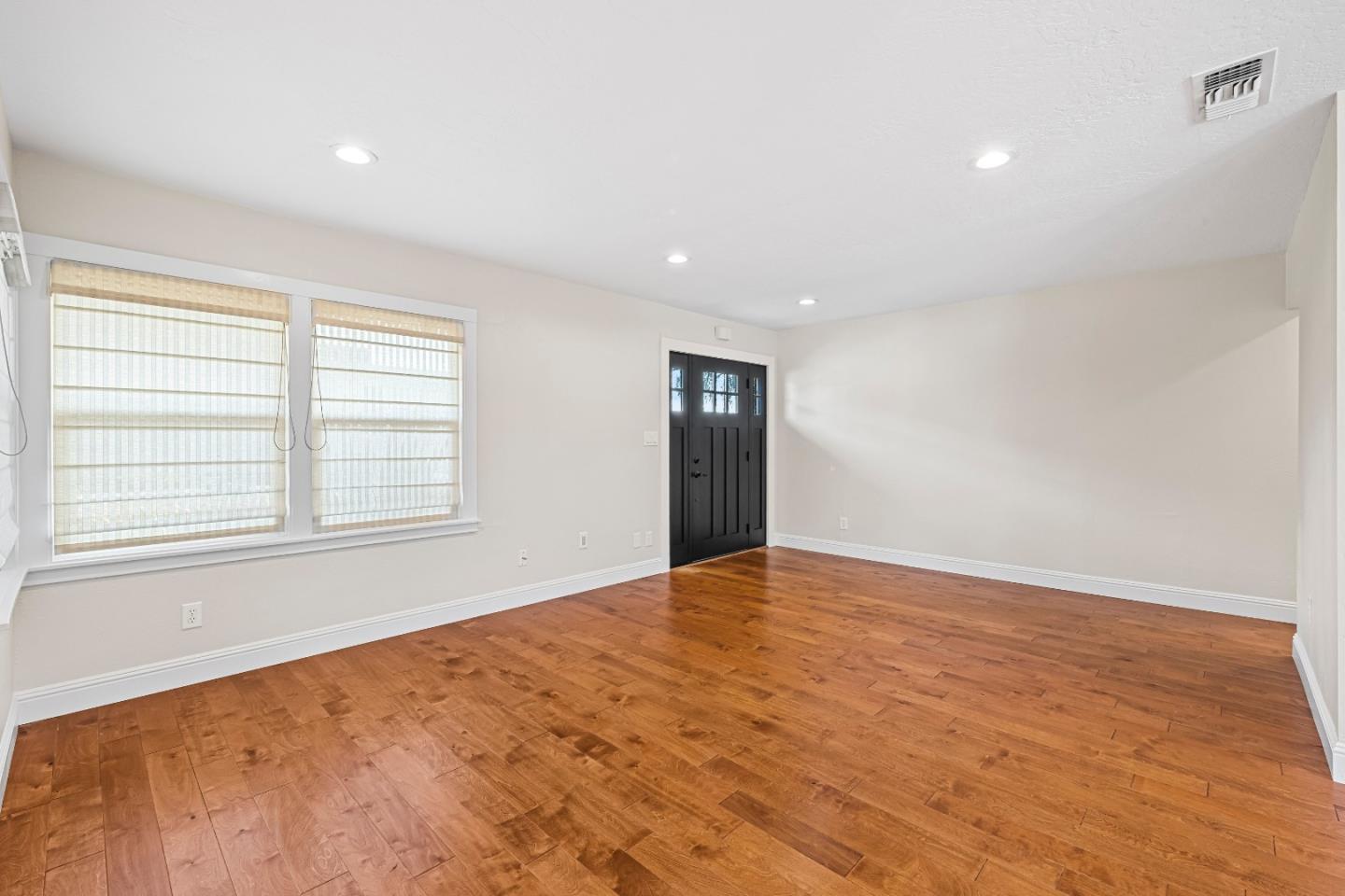 Detail Gallery Image 10 of 26 For 25 W Central Ave, Morgan Hill,  CA 95037 - 3 Beds | 2 Baths