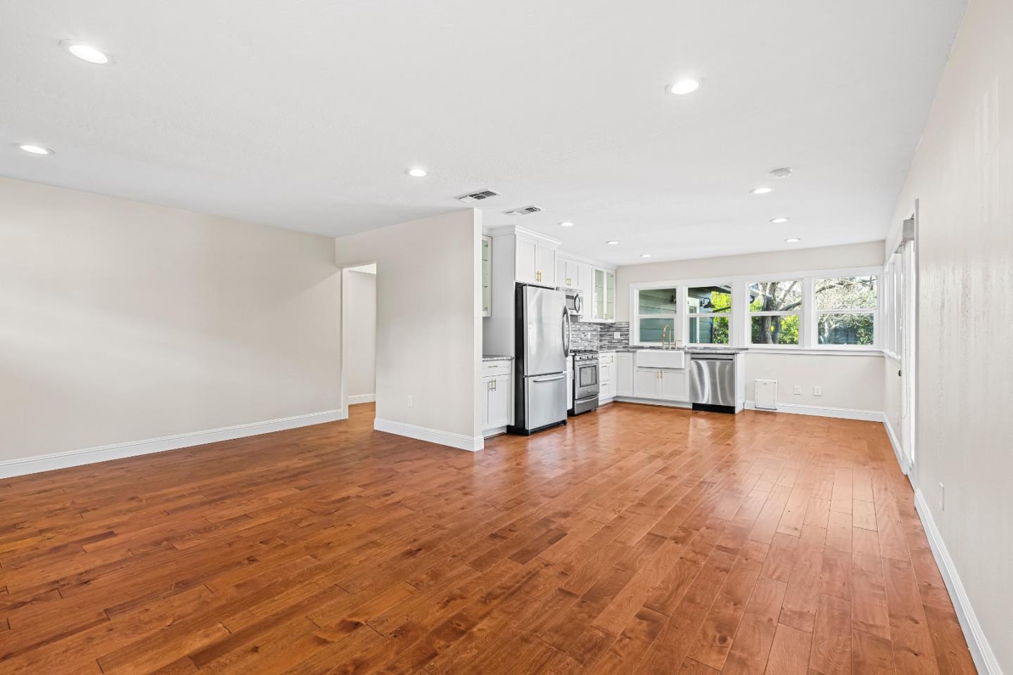 Detail Gallery Image 12 of 26 For 25 W Central Ave, Morgan Hill,  CA 95037 - 3 Beds | 2 Baths