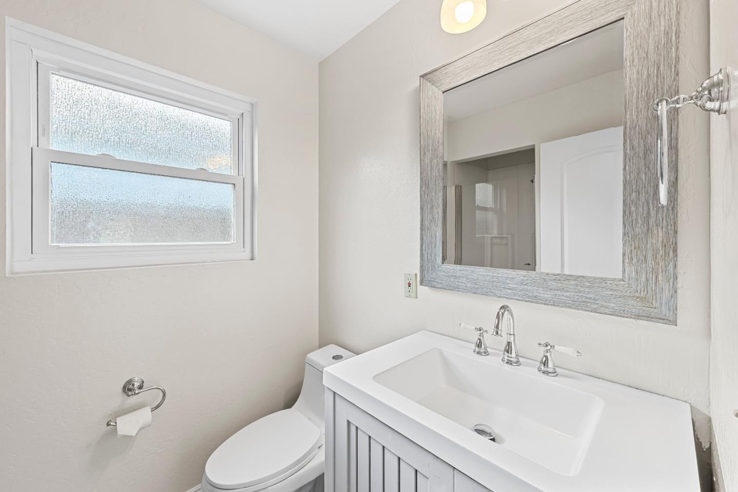 Detail Gallery Image 13 of 26 For 25 W Central Ave, Morgan Hill,  CA 95037 - 3 Beds | 2 Baths