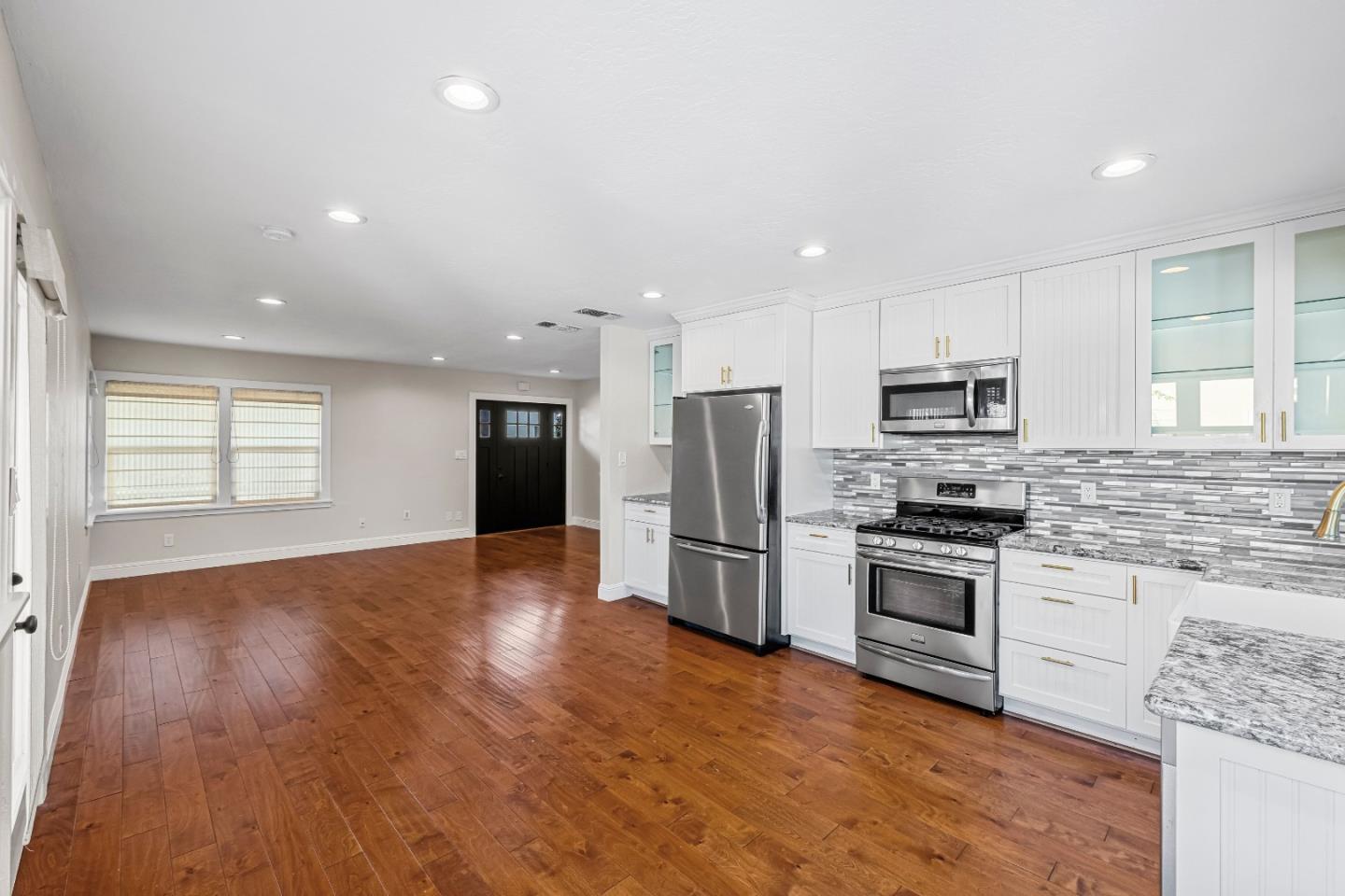 Detail Gallery Image 8 of 26 For 25 W Central Ave, Morgan Hill,  CA 95037 - 3 Beds | 2 Baths