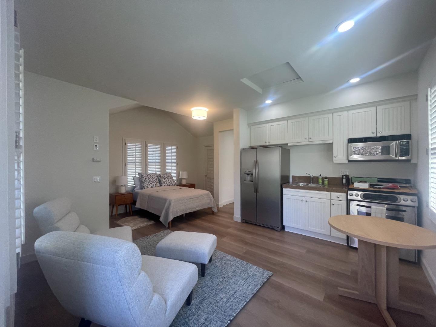 Detail Gallery Image 2 of 10 For 367 Channing Ave Studio Only,  Palo Alto,  CA 94301 - 1 Beds | 1 Baths