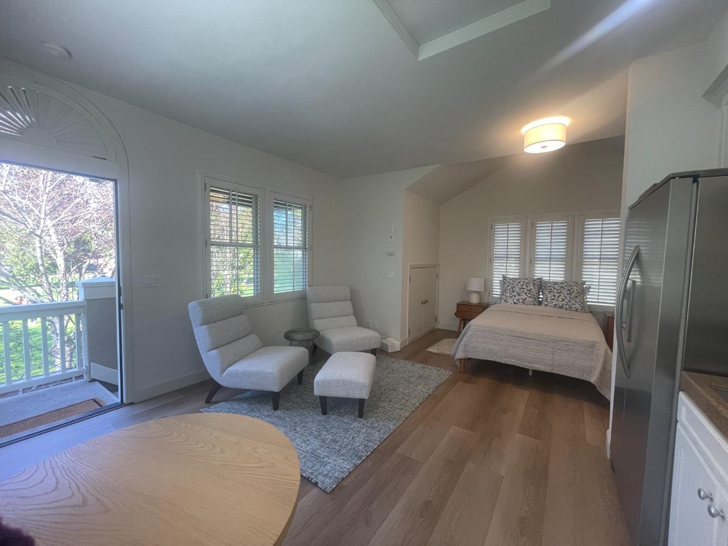 Detail Gallery Image 3 of 10 For 367 Channing Ave Studio Only,  Palo Alto,  CA 94301 - 1 Beds | 1 Baths