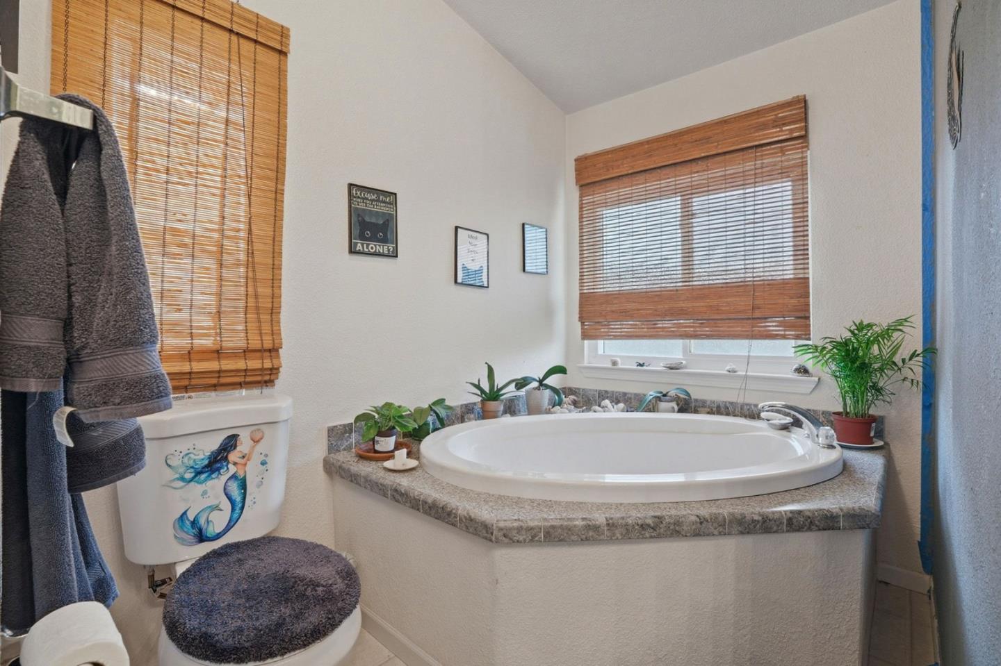 Detail Gallery Image 16 of 26 For 2053 E Bayshore Rd #55,  Redwood City,  CA 94063 - 4 Beds | 2 Baths
