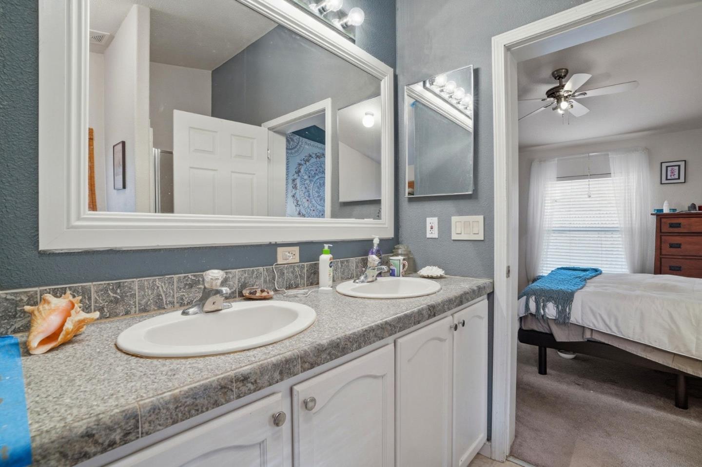 Detail Gallery Image 17 of 26 For 2053 E Bayshore Rd #55,  Redwood City,  CA 94063 - 4 Beds | 2 Baths