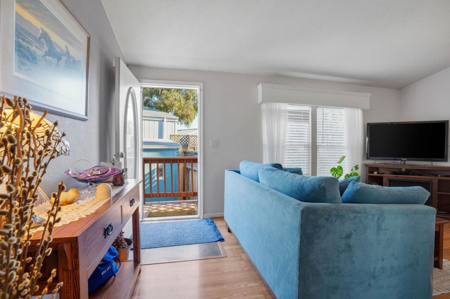 Detail Gallery Image 4 of 26 For 2053 E Bayshore Rd #55,  Redwood City,  CA 94063 - 4 Beds | 2 Baths