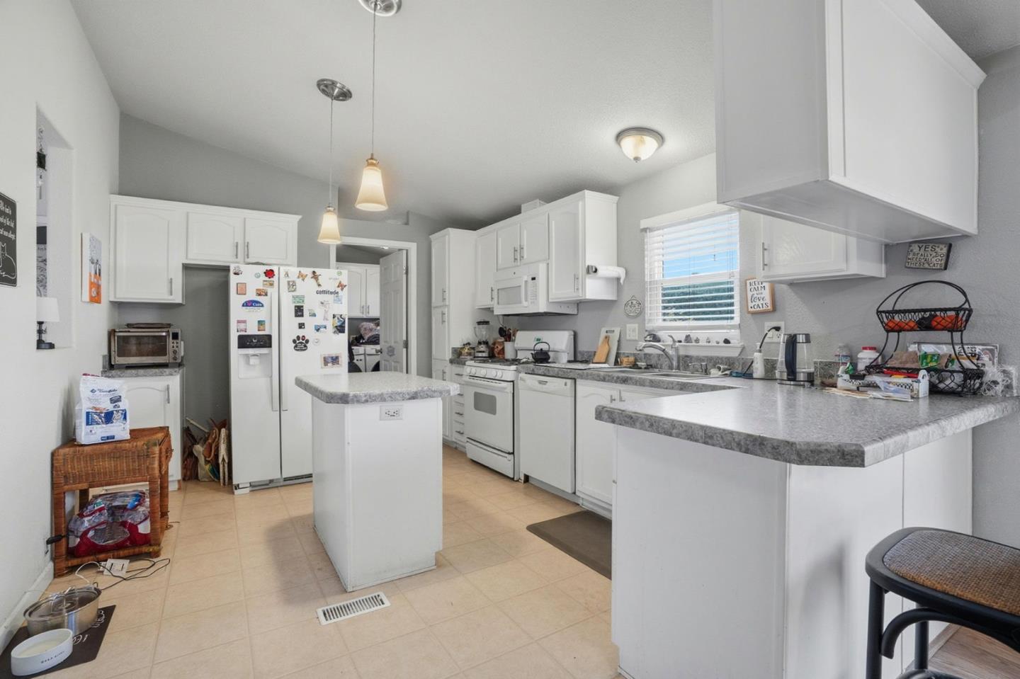 Detail Gallery Image 5 of 26 For 2053 E Bayshore Rd #55,  Redwood City,  CA 94063 - 4 Beds | 2 Baths