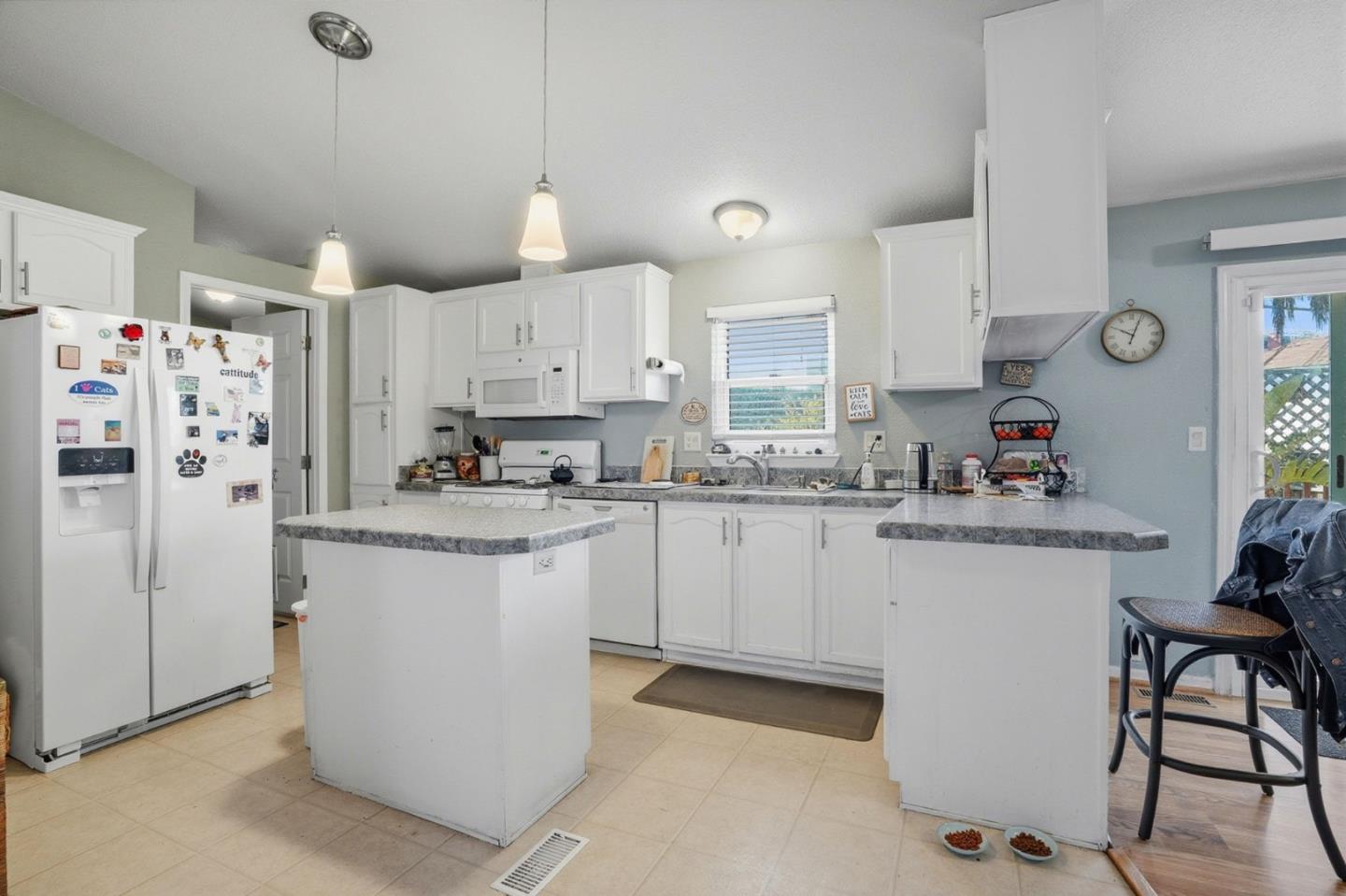 Detail Gallery Image 6 of 26 For 2053 E Bayshore Rd #55,  Redwood City,  CA 94063 - 4 Beds | 2 Baths