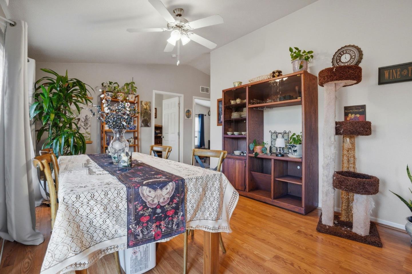 Detail Gallery Image 8 of 26 For 2053 E Bayshore Rd #55,  Redwood City,  CA 94063 - 4 Beds | 2 Baths