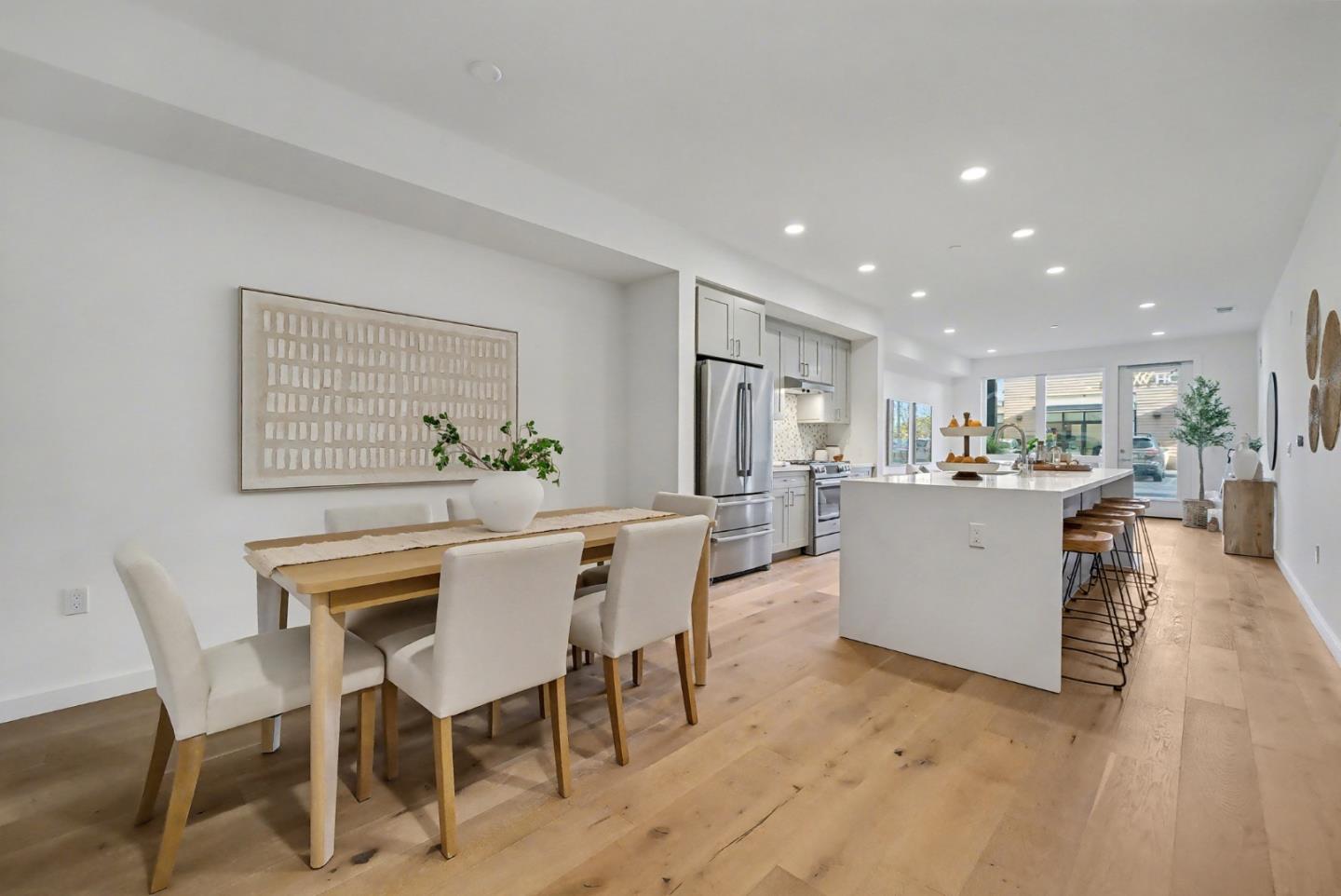 Detail Gallery Image 5 of 19 For 400 El Camino Real #107,  Belmont,  CA 94002 - 3 Beds | 2/1 Baths