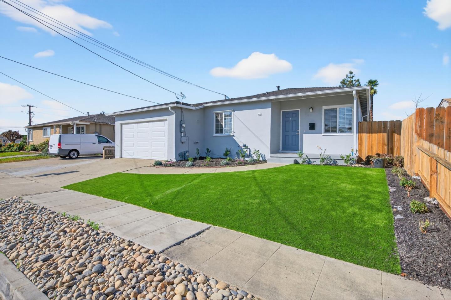 Detail Gallery Image 2 of 45 For 1131 Bishop Ave, Hayward,  CA 94544 - 3 Beds | 2 Baths