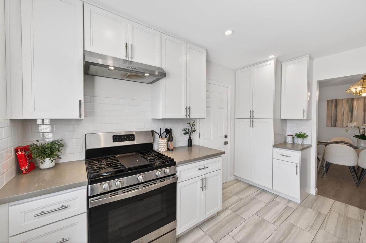 Detail Gallery Image 22 of 45 For 1131 Bishop Ave, Hayward,  CA 94544 - 3 Beds | 2 Baths