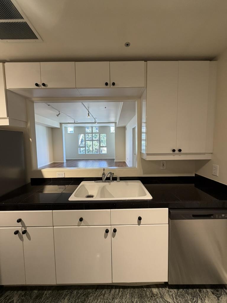 Detail Gallery Image 4 of 23 For 200 Sheridan Ave #208,  Palo Alto,  CA 94306 - 2 Beds | 2 Baths