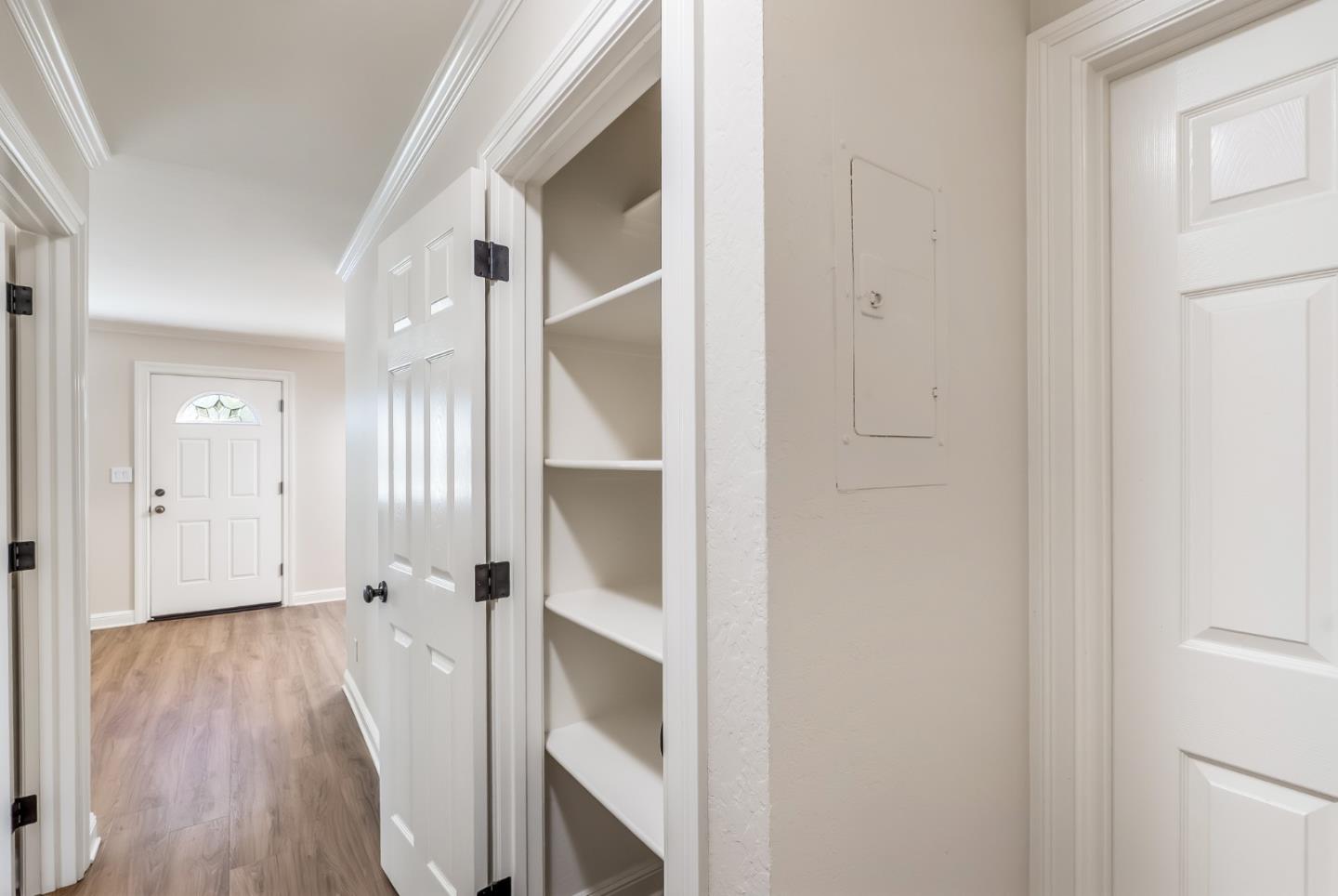 Detail Gallery Image 5 of 9 For 1560 Albatross Dr, Sunnyvale,  CA 94087 - – Beds | – Baths