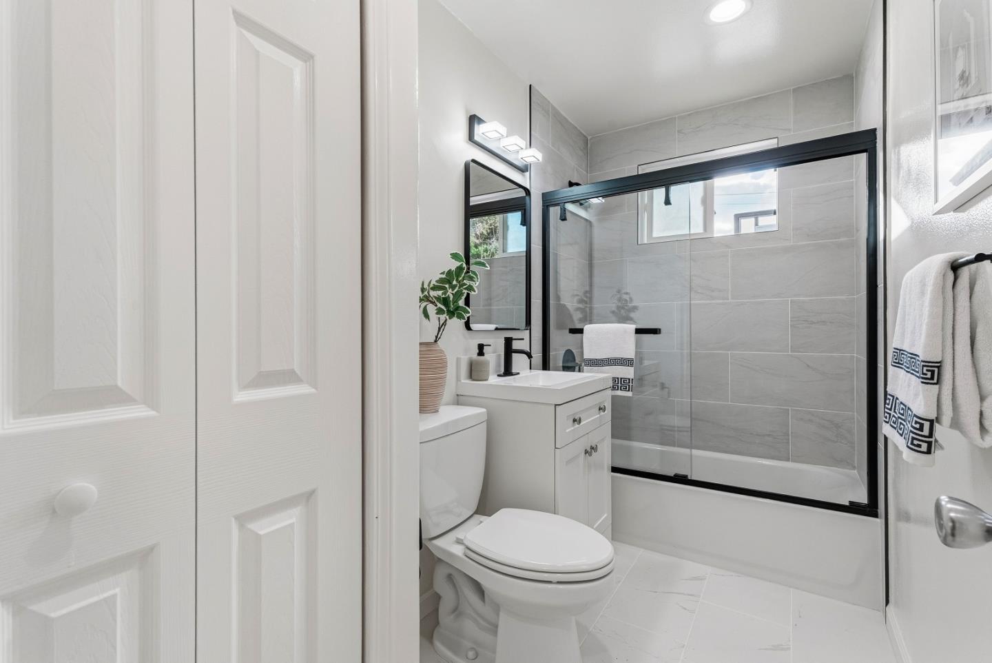 Detail Gallery Image 20 of 37 For 716 Kiely Blvd, Santa Clara,  CA 95051 - 3 Beds | 2 Baths