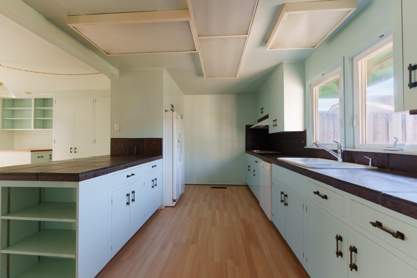 Detail Gallery Image 8 of 29 For 606 Central Ave, Salinas,  CA 93901 - 3 Beds | 3 Baths