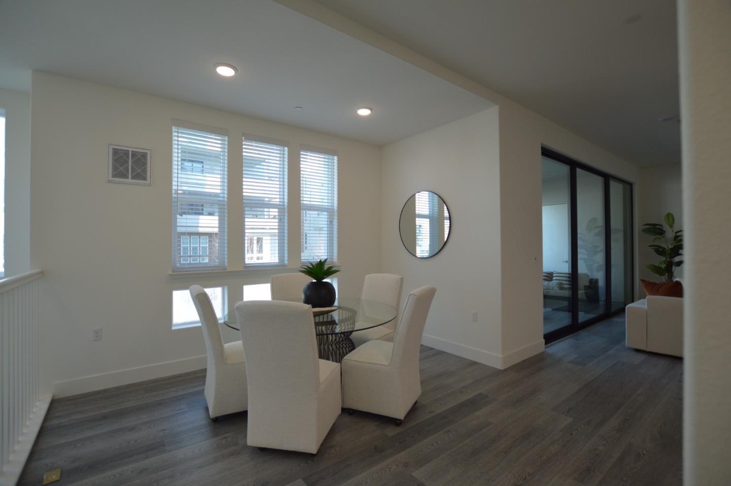 Detail Gallery Image 6 of 29 For 1918 Kilowatt Way #102,  Fremont,  CA 94539 - 4 Beds | 3/1 Baths