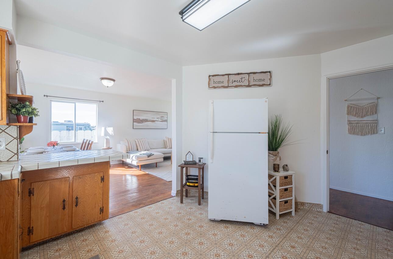 Detail Gallery Image 11 of 58 For 757 Middlefield Rd, Salinas,  CA 93906 - 7 Beds | 3/1 Baths