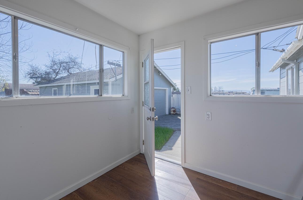 Detail Gallery Image 14 of 58 For 757 Middlefield Rd, Salinas,  CA 93906 - 7 Beds | 3/1 Baths