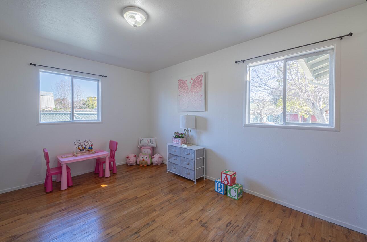 Detail Gallery Image 17 of 58 For 757 Middlefield Rd, Salinas,  CA 93906 - 7 Beds | 3/1 Baths