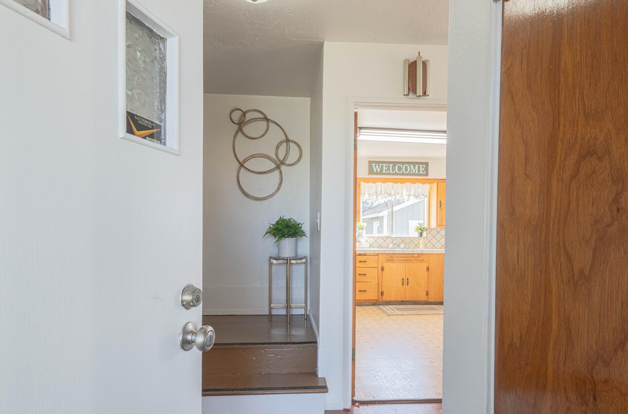 Detail Gallery Image 5 of 58 For 757 Middlefield Rd, Salinas,  CA 93906 - 7 Beds | 3/1 Baths