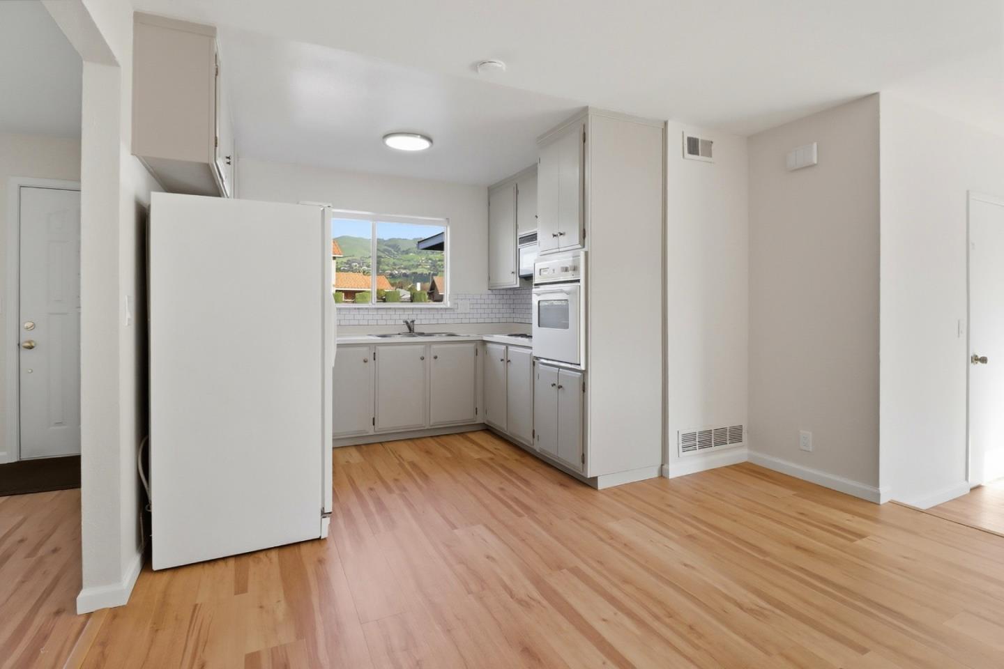 Detail Gallery Image 13 of 49 For 2657 Bon Bon Dr, San Jose,  CA 95148 - 3 Beds | 2 Baths