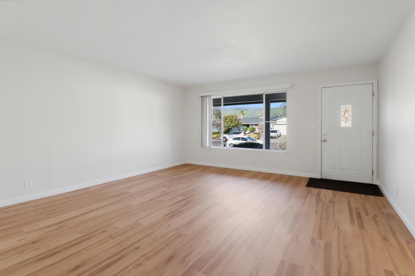 Detail Gallery Image 4 of 49 For 2657 Bon Bon Dr, San Jose,  CA 95148 - 3 Beds | 2 Baths